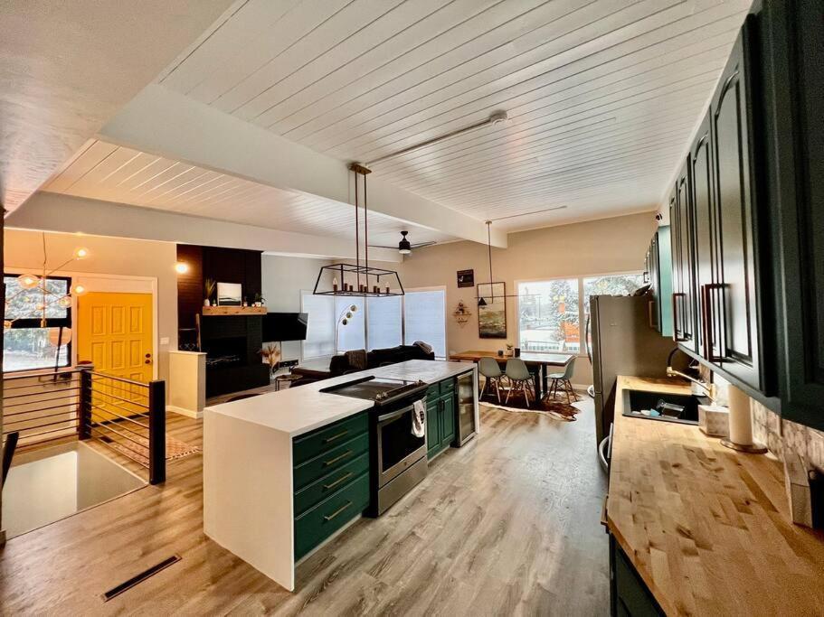 Mid Century Modern Montana Dream Home بوتي المظهر الخارجي الصورة