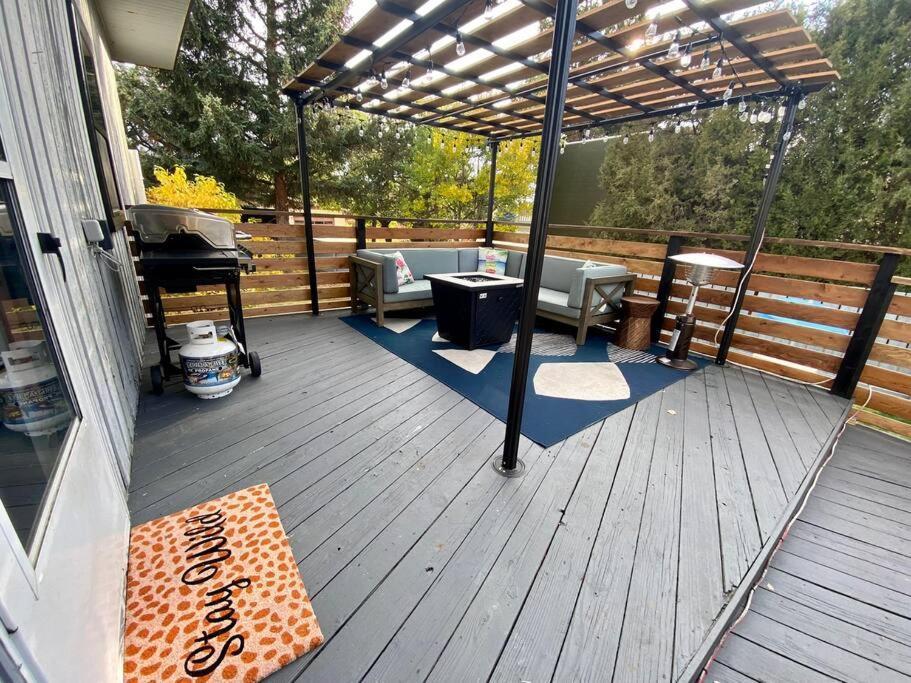 Mid Century Modern Montana Dream Home بوتي المظهر الخارجي الصورة