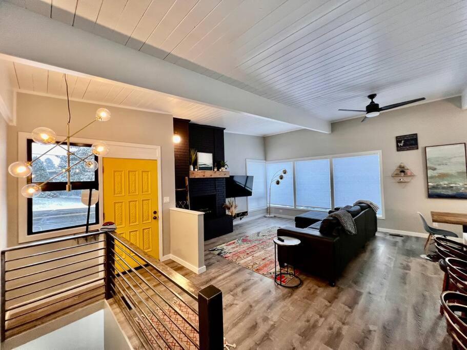 Mid Century Modern Montana Dream Home بوتي المظهر الخارجي الصورة