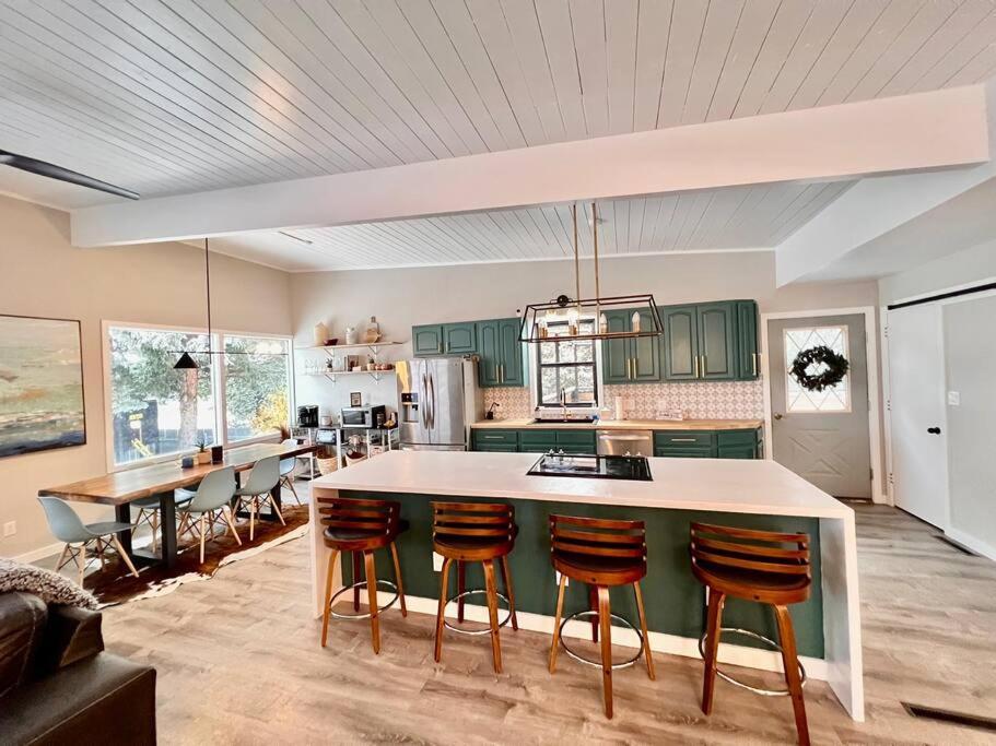 Mid Century Modern Montana Dream Home بوتي المظهر الخارجي الصورة
